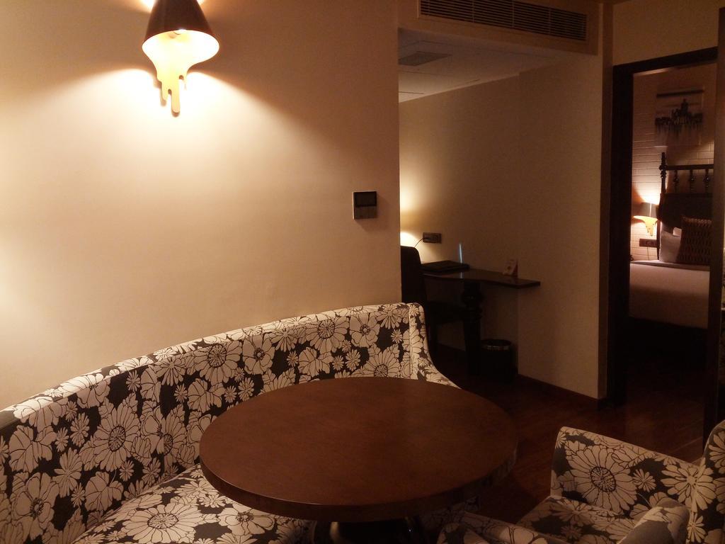 Best Western Plus O2 Indore Bagian luar foto