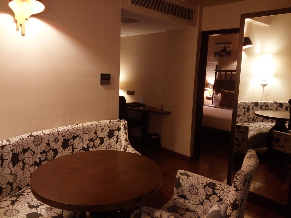 Best Western Plus O2 Indore Bagian luar foto